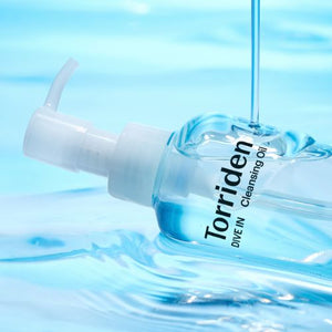 Torriden Dive-In Cleansing Oil Korean hydrating oil cleanser
Torriden cleansing oil texture with 8D hyaluronic acid
Torriden Dive-In oil cleanser for makeup and sunscreen removal