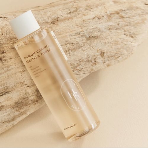 Heveblue Salmon Caring Centella Toner bottle with pink-toned liquid
Korean toner for sensitive skin with centella, salmon PDRN, and hyaluronic acid
Close-up of pH 5.5 salmon soothing toner for moisture barrier care
Lightweight hydrating toner texture on palm for dry or irritated skin
