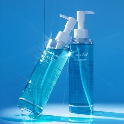 90.6% plant-derived cleansing oil with niacinamide and salicylic acid UAE