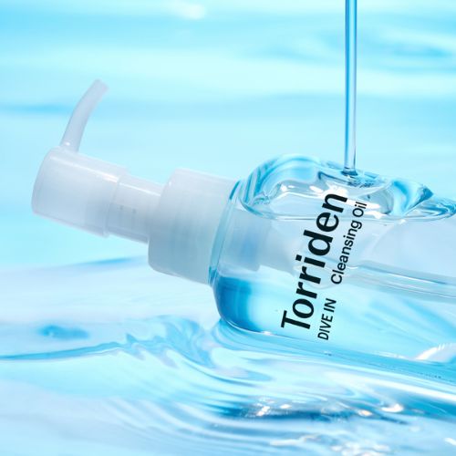 Torriden Dive-In Cleansing Oil Korean hydrating oil cleanser
Torriden cleansing oil texture with 8D hyaluronic acid
Torriden Dive-In oil cleanser for makeup and sunscreen removal